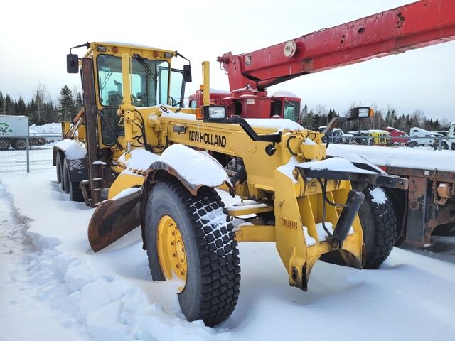 2001 New Holland RG170 articulate grader. All equipped with Craig mounting for front plow & wing, (Plow attachments available). Good snow grip radial tires. Meter reading 22,900 hours
Unit# 22-149