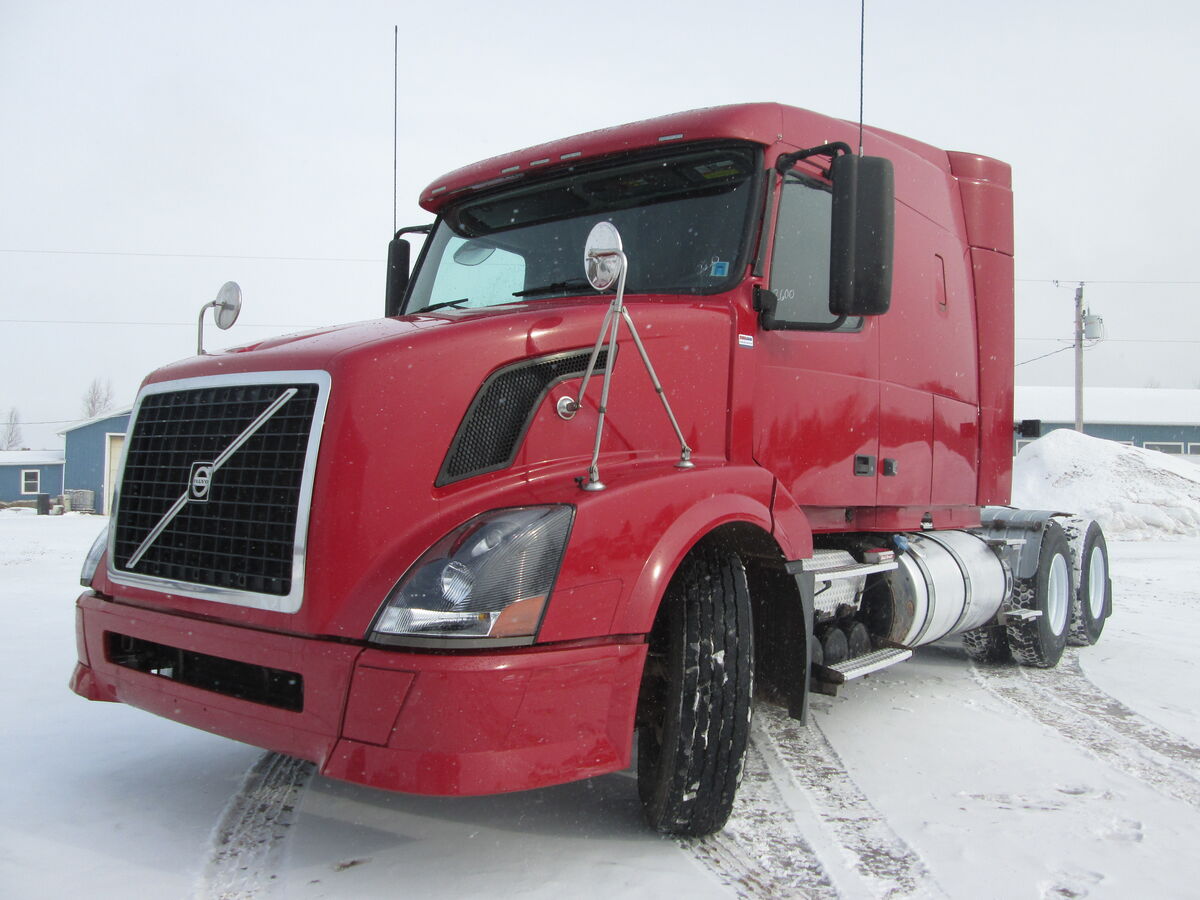 #2600 2012 Volvo VNL highway tractor, Cummins ISX 400HP engine, Manual Fuller 10 speed transmission with overdrive, Volvo air ride suspension, Differential DST 40/41, ratio 3.55, Axle  ratings 12000lbs front 40000lbs rear, bud aluminum front steel rear wheels,  11R22.5 tires (75% remaining), air brakes with jake, 1231000kms, commercial inspection. Call Delmar for more information at 902-569-1550 on this tidy truck.