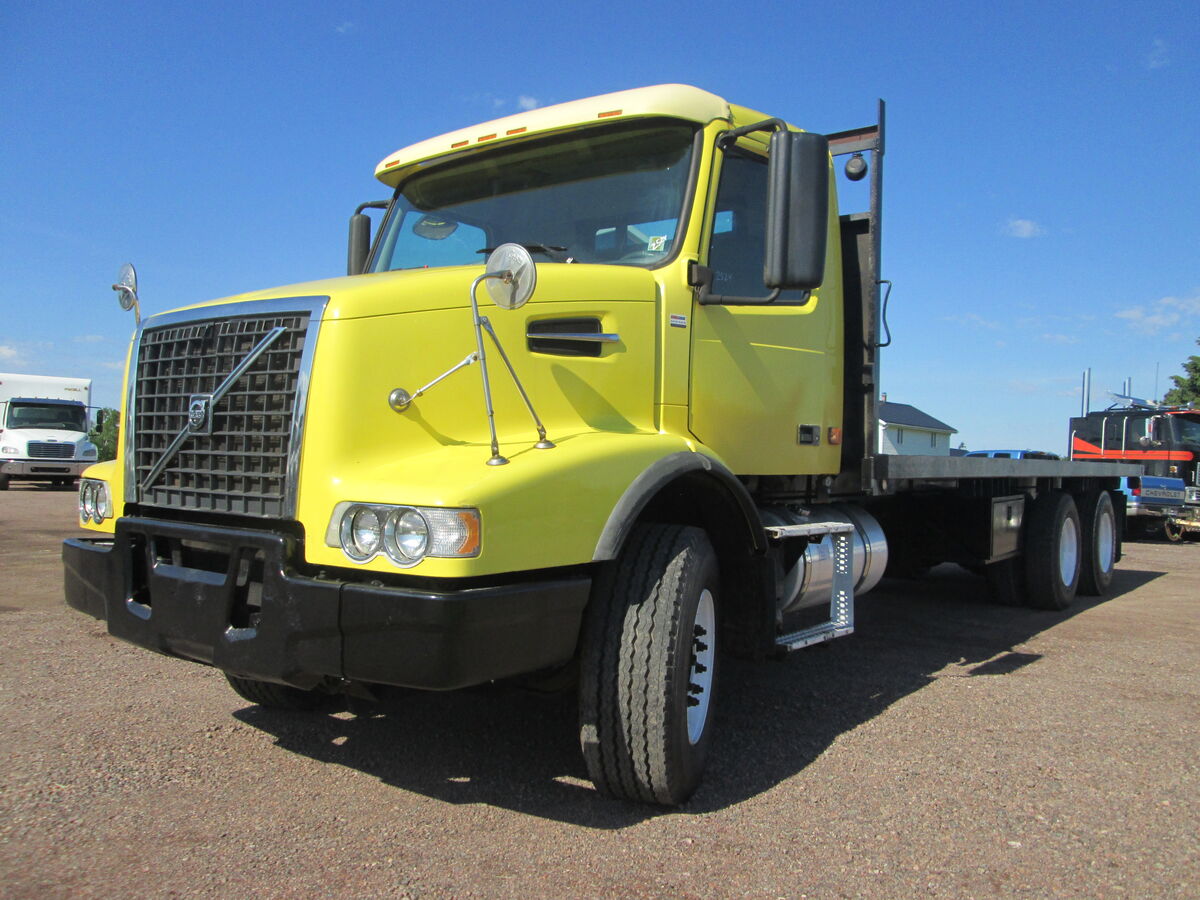 #2524  2008 Volvo VHD flatbed, D13  335HP Engine, 10 speed autoshift transmission with overdrive, RT40-145 differential 4.63 ratio with 4 way lock, axle ratings front 20000lbs rear 40000lbs,bud steel wheels, tires front 385/65R22.5 (90% remaining) rear 11R22.5 (50% front rear new rear rear), air brakes, jake break, rubber block tuff track suspension, axle spread 60